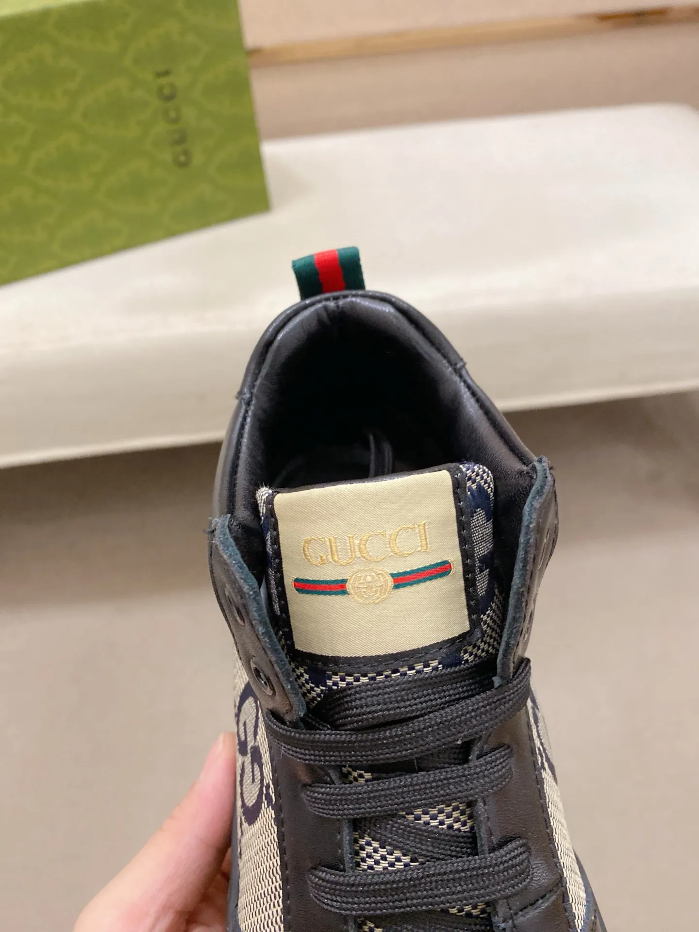 Factory price: 420💰 (GUCCI) The latest model from the official website🎁🎁Casual and fashionable men's shoes👟, hot style💥The version is simple and elegant, exclusive for trendy men. The unique latest brand elements from the official website👑Original Gucci decoration, fashionable and generous, the fabric is original cowhide ✅Mesh breathable lining, the official website specifies wear-resistant casual outsole, the classic model is taken in kind at the counter🎬38-44 (can be customized for 45 non-refundable)